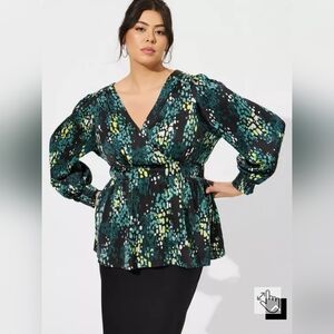 Torrid Satin Surplice Tie Cut Out Back Long Sleeve Blouse Size 1 NWT